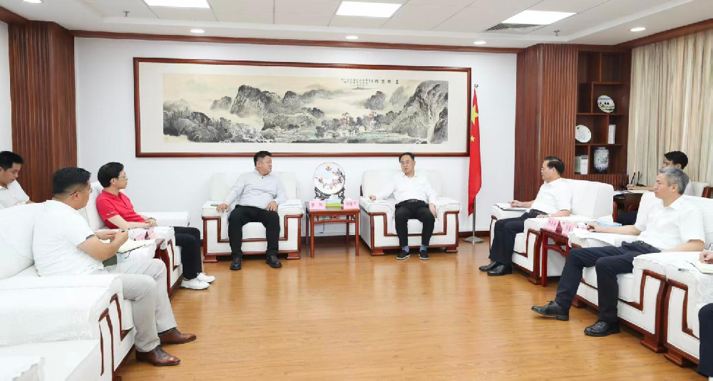 梅州市委书记何晓军会见西朗集团董事长韩川一行 深化新能源产业合作